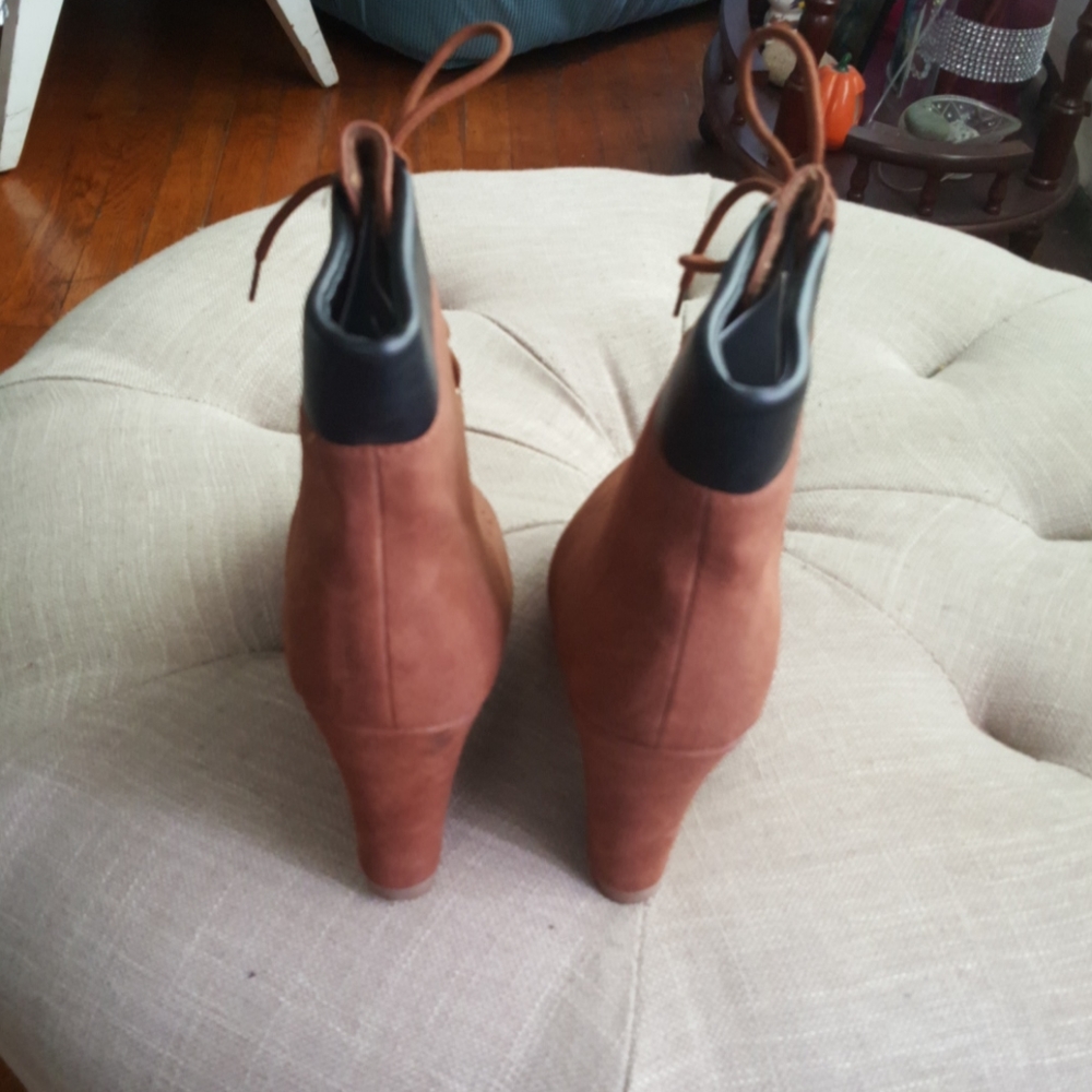 Shoes - Picture 4 of 5